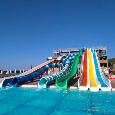 قیمت خوب Outdoor Fiberglass Water Park Slide with 6-8mm Thickness and Customized Size for Long Service Life Over 10 Years آنلاین