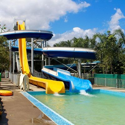 قیمت خوب High Speed Racing Fiberglass Water Park Slide with 6-8mm Thickness and Over 10 Years Service Life آنلاین