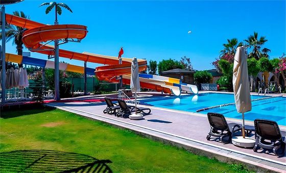 قیمت خوب ODM تجهیزات پارک آبی داخلی استخر شنا اسلاید فیبرگلاس آنلاین