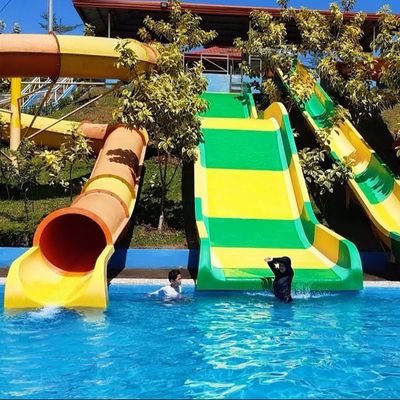 استخر شنا در فضای باز برای کودکان